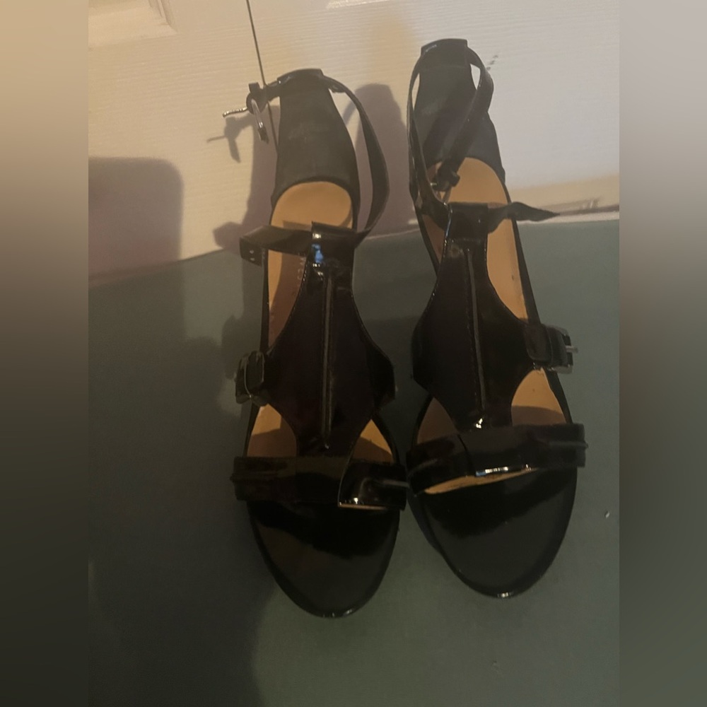 Nine West Keysar black patent leather sandle heel